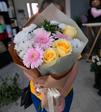 Букет цветов из:  Герберы, Розы и Хризантемы в Новосергиевке